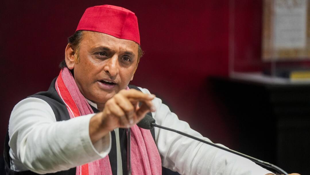 Akhilesh Yadav React on GST Council Meeting Said Made a game of snakes and ladders 'बीजेपी ने GST को सांप-सीढ़ी का खेल बनाया', अखिलेश यादव ने जीएसटी काउंसिल मीटिंग पर कसा तंज