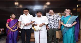 மதுரை மீனாட்சி அம்மன் கோயில் குடமுழுக்கு அறிவிப்பு ;  குடும்பத்துடன் சென்று முதல்வரை சந்தித்த அமைச்சர் !