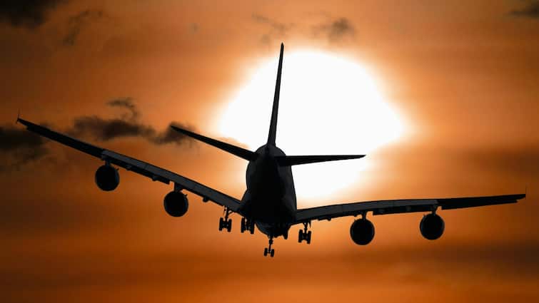 अब आर्ट्स और कॉमर्स के स्टूडेंट्स भी बन सकेंगे पायलट, DGCA ने की बड़ी सिफारिश, जानिए क्या बदलेग