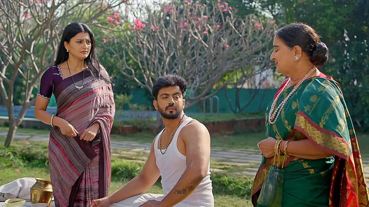 ఇద్దరూ ఒకపై మరొకరు నీళ్లు చల్లుకుంటూ పరుగులు తీస్తారు..ఇంతలో జయమ్మ వచ్చి క్రిష్ మీద సెటైర్లు వేస్తుంది. సత్య ఆశపెట్టి మోసం చేసిందని బామ్మకు కంప్లైంట్ చేస్తాడు క్రిష్. పాయసం అని మాట మార్చేస్తుంచి క్రిష్.