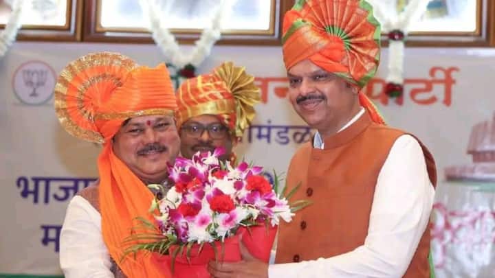 महाराष्ट्र की राजनीति में प्रवीण दरेकर का नाम तेजी से उभर रहा है. शिवसेना से राजनीति शुरू करने वाले दरेकर ने मनसे और फिर भाजपा का रुख किया. वे विधान परिषद में विपक्ष के नेता बने और भाजपा में अपनी मजबूत स्थिति बनाई.