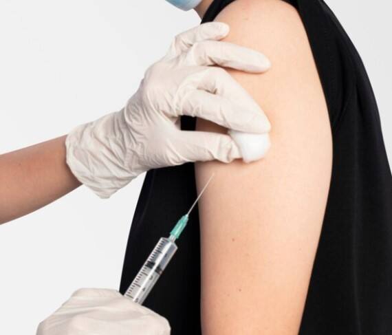 ਇਸ ਵੈਕਸੀਨ ਨੂੰ ਬਣਾਉਣ ਦਾ ਕੰਮ ਦੁਨੀਆ ਵਿੱਚ ਲੰਬੇ ਸਮੇਂ ਤੋਂ ਚੱਲ ਰਿਹਾ ਹੈ। ਅਜੇ ਤੱਕ ਇਸ ਵੈਕਸੀਨ ਬਾਰੇ ਰੂਸ ਤੋਂ ਜ਼ਿਆਦਾ ਜਾਣਕਾਰੀ ਨਹੀਂ ਆਈ ਹੈ ਪਰ ਮਾਹਿਰਾਂ ਦਾ ਕਹਿਣਾ ਹੈ ਕਿ ਇਹ ਟੀਕਾ ਕੈਂਸਰ ਸੈੱਲਾਂ ਨੂੰ ਨਸ਼ਟ ਕਰ ਸਕਦਾ ਹੈ। ਵੈਕਸੀਨ ਇਮਿਊਨ ਸਿਸਟਮ ਨੂੰ ਸਰਗਰਮ ਕਰਨ ਵਿੱਚ ਮਦਦ ਕਰਦੀ ਹੈ, ਜੋ ਕੈਂਸਰ ਸੈੱਲਾਂ ਨੂੰ ਨਸ਼ਟ ਕਰਨ ਵਿੱਚ ਮਦਦ ਕਰਦੀ ਹੈ। ਇਹ ਟੀਕਾ ਦੂਜੀਆਂ ਕਿਸਮਾਂ ਦੀਆਂ ਵੈਕਸੀਨਾਂ ਨਾਲੋਂ ਸੁਰੱਖਿਅਤ ਅਤੇ ਵਧੇਰੇ ਪ੍ਰਭਾਵਸ਼ਾਲੀ ਹੋ ਸਕਦਾ ਹੈ।