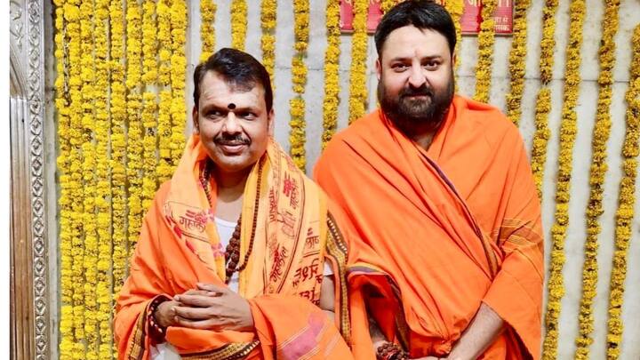 2012 से पहले मोहित कंबोज अक्सर अपनी कानूनी परेशानियों के लिए चर्चा में रहते थे, लेकिन उस साल भाजपा में शामिल होने के बाद उनकी किस्मत ने करवट ली. हालांकि वे पहले भी करोड़ों के बैंक धोखाधड़ी मामले में फंसे हुए थे, लेकिन सीबीआई ने उनके मामले में क्लोजर रिपोर्ट दाखिल की, जो उन्हें क्लीन चिट देने जैसा था, तब से कंबोज भाजपा में तेजी से उभरे हैं. 2013 में वे मुंबई भाजपा इकाई के उपाध्यक्ष बने और 2014 में उन्होंने डिंडोशी विधानसभा सीट से चुनाव लड़ा, हालांकि वे जीतने में असफल रहे.