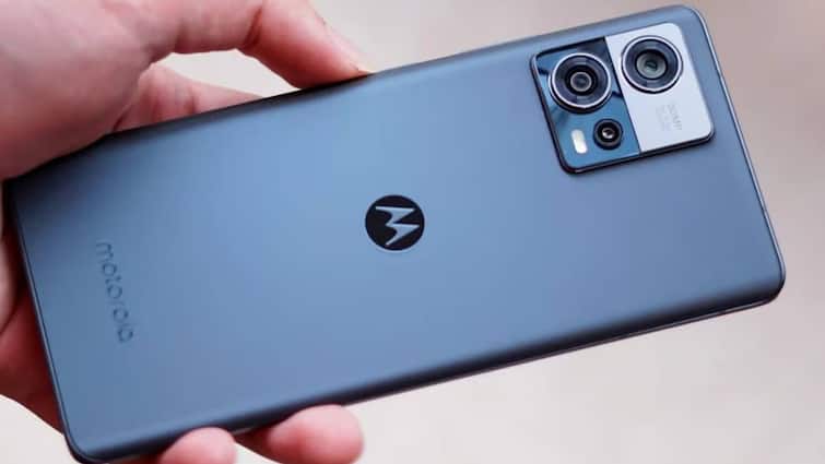 US May ban import of Motorola smartphones know reason behind it इस देश में बैन हो सकते हैं Motorola के स्मार्टफोन्स, कंपनी पर लग सकता है भारी जुर्माना, वजह हैरान कर देगी!