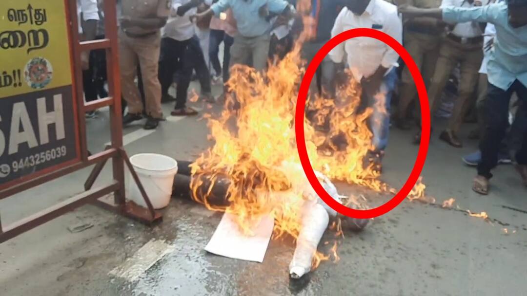 எரிக்கப்பட்ட அமித்ஷா பொம்மை.. விசிக நிர்வாகியின் மீது பரவிய தீ.. தெறித்து ஓடிய கட்சியினர்