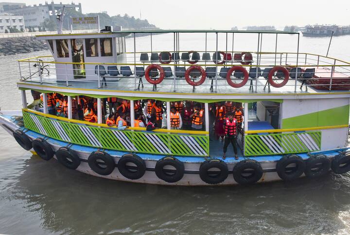 बता दें कि इस हादसे से सबक लेते हुए अधिकारियों ने 'गेटवे ऑफ इंडिया' से नाव की सवारी करने वाले सभी लोगों के लिए लाइफ जैकेट अनिवार्य कर दी है.