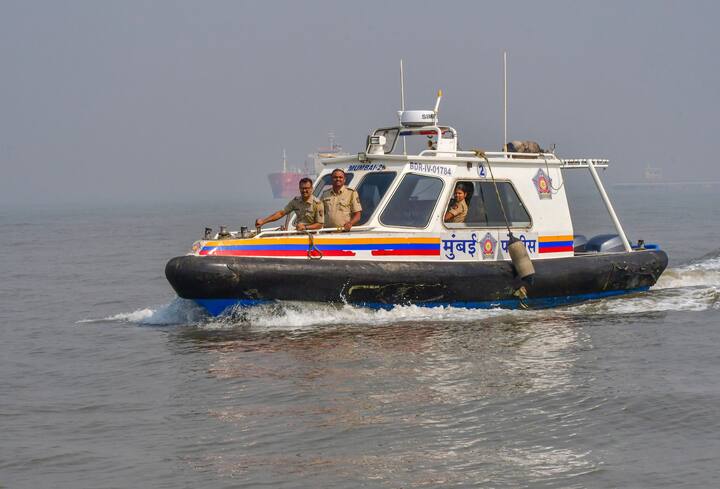 पुलिस ने ये भी बताया कि अभी भी एक शख्स लापता है, जिसकी खोज अभियान जारी है. बताया जा रहा है कि ये शख्स कोई बच्चा हो सकता है.