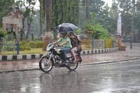 IMD ਦੀ ਵੱਡੀ ਚੇਤਾਵਨੀ  IMD ਵੱਲੋਂ ਵੱਡੀ ਚੇਤਾਵਨੀ ਜਾਰੀ ਕੀਤੀ ਗਈ ਹੈ। ਇਹ ਚੇਤਾਵਨੀ ਪਹਾੜੀ ਰਾਜਾਂ ਲਈ ਹੀ ਨਹੀਂ ਸਗੋਂ ਮੈਦਾਨੀ ਇਲਾਕਿਆਂ ਲਈ ਵੀ ਹੈ। ਦਰਅਸਲ ਜਿੱਥੇ ਪਹਾੜੀ ਇਲਾਕਿਆਂ 'ਚ ਬਰਫਬਾਰੀ ਦਾ ਅਲਰਟ ਹੈ, ਉੱਥੇ ਹੀ ਮੈਦਾਨੀ ਇਲਾਕਿਆਂ 'ਚ ਸੰਘਣੀ ਧੁੰਦ ਅਤੇ ਬਾਰਿਸ਼ ਲੋਕਾਂ ਲਈ ਮੁਸੀਬਤ ਦਾ ਕਾਰਨ ਬਣ ਸਕਦੀ ਹੈ।