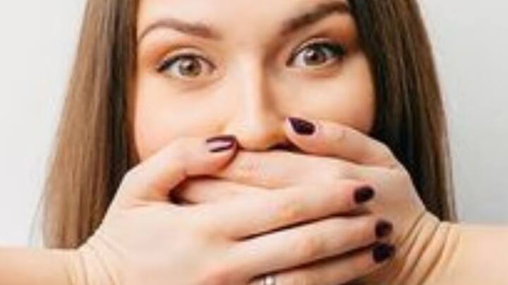 হেঁচকি শুরু হলে কিছতেই থামতে চায় না। এরপর অস্বস্তি বাড়তে থাকে।