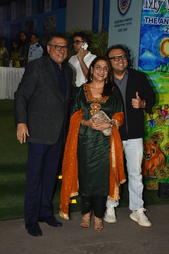 धीरू भाई अंबानी इंटरनेशन स्कूल के एनुअल डे पर दिग्गज एक्टर बोमन ईरानी अपनी पत्नी संग पहुंचे थे.