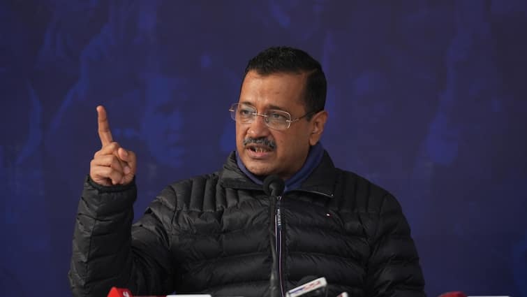 ‘दिल्ली में स्कूलों को बम से उड़ाने की धमकियां…’, अरविंद केजरीवाल ने बीजेपी पर किया हमला