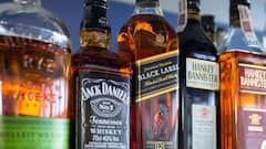 दिल्ली से कितनी शराब की बोतल खरीदकर नोएडा ला सकते हैं आप? जान लीजिए नियम