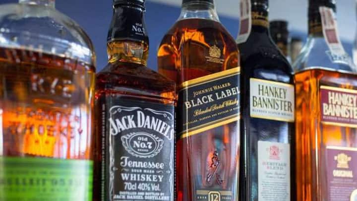 और नई साल पर तो यह आंकड़ा पूरी साल के तमाम रिकॉर्ड तोड़ देता है. नई साल जैसे मौके पर सरकार भी लिकर शॉप, ठेकों को ज्यादा देर तक के लिए खोलती हैं. यूपी के नोएडा में रहने वाले बहुत से लोग दिल्ली से शराब लेकर जाते हैं.