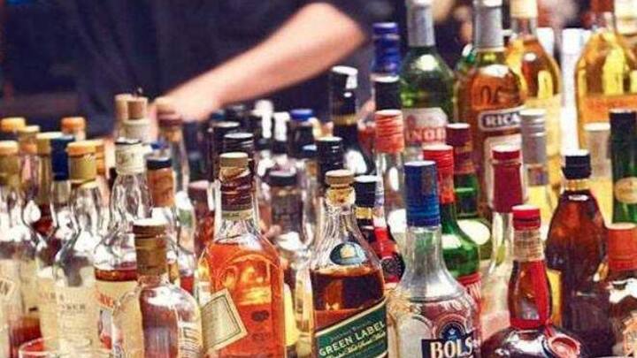 अगर आप सोच कि आप मेट्रो के जरिए ज्यादा शराब ले जाएंगे तो ऐसा भी नहीं है. मेट्रो में भी आपको शराब की सिर्फ दो बोतलें अपने साथ ले जाने की परमिशन है. इतना ही नहीं यह बोतल सील बंद होनी जरूरी है.