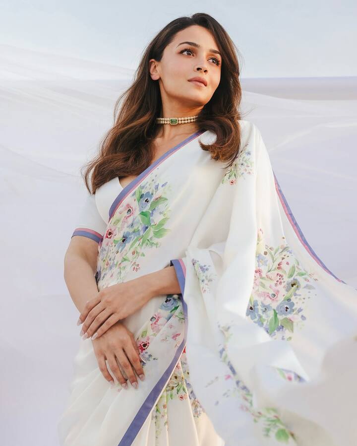 This year, Alia was seen in the film 'Jigra' with Vedang Raina. The film may not have done well at the box office, but according to the news of English website Mid, the actress had charged Rs 10 to 15 crore for this role.