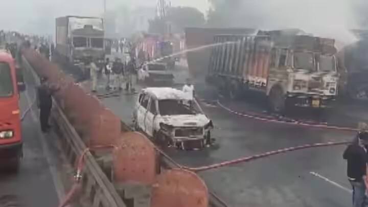 पोलिस आणि स्थानिक लोकांच्या मदतीने बचावकार्य सुरू आहे. दोन्ही ट्रकची टक्कर झाली तेव्हा मोठा स्फोट झाला आणि डोळ्यादेखत पाहता क्षणी ट्रॅक आगीचा गोळा बनला.