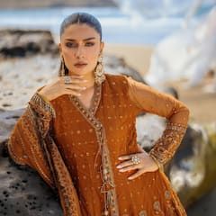 पति-बच्चों को छोड़कर विदेश में रह रही हैं पाकिस्तानी एक्ट्रेस आयजा खान, बचपन का सपना कर रही हैं पूरा