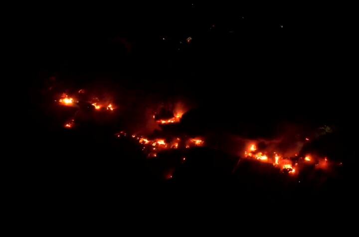 स्थानिकांनी सांगितलं की, एक टँकर वळण घेत असताना समोरून दुसरा टँकर आला आणि दोघांची जोरदार धडक झाली. यावेळी मोठा आवाज झाला आणि पाहता-पाहता आग पसरली.
