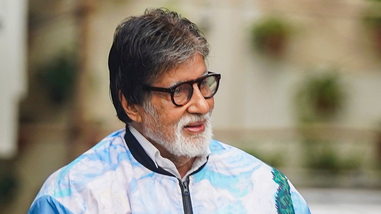 Amitabh Bachchan: একসঙ্গে আরাধ্যার অনুষ্ঠান দেখলেন অভিষেক-ঐশ্বর্য্য, নাতনির জন্য কলম ধরলেন মুগ্ধ অমিতাভ