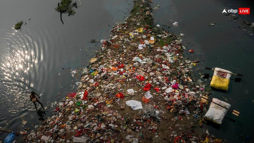 Supreme Court gets angry on 3000 tone daily waste Delhi Chief Secretary directed to submit affidavit how Delhi government working on it 3000 टन कूड़ा हर रोज… मिस्टर कब खत्म करोगे ये समस्या? डेली वेस्ट पर सुप्रीम कोर्ट ने लगा दी दिल्ली चीफ सेक्रेटरी की क्लास