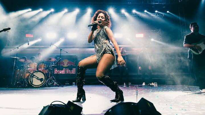 এদিনের গানের তালিকায় থাকবে সুনিধির জনপ্রিয় গানগুলি, যেমন 'ধুম মচা লে', ' দেশি গার্লট, 'কমলি', 'ক্রেজি কিয়া রে' ছাড়াও একাধিক গান।