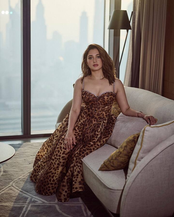 Tamanna Bhatia – Bollywood and South's popular actress Tamanna Bhatia's name is also in this list. These days, she is in the headlines for her acting along with her dance moves.
