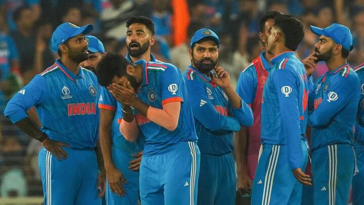 भारतीय क्रिकेटर्स आमतौर पर BCCI, स्पॉन्सरशिप डील और इन्वेस्टमेंट समेत कई जरियों से कमाई करते हैं. कुछ खिलाड़ी यूट्यूब चैनल से भी खूब सारी कमाई कर लेते हैं.