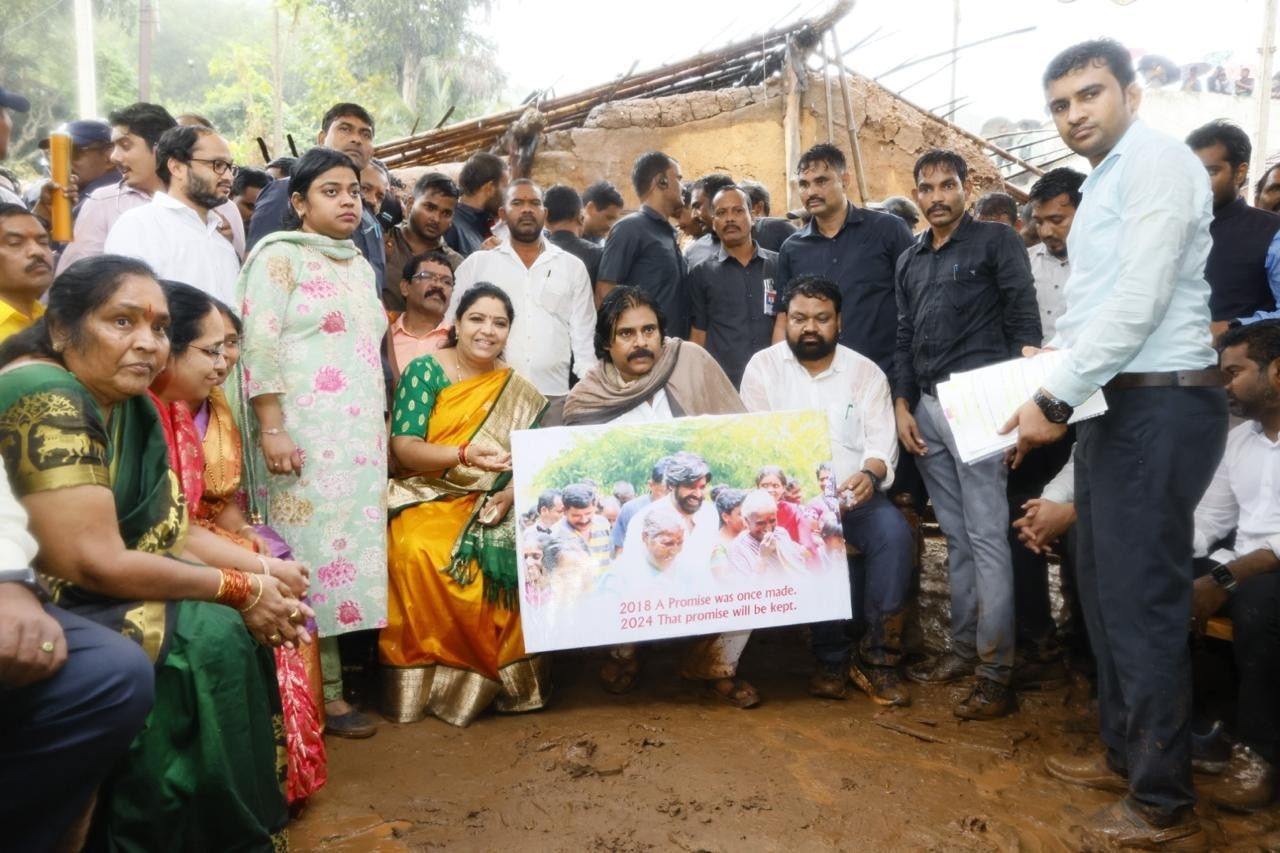 Pawan Kalyan: 'రూ.500 కోట్ల ప్యాలెస్ కట్టారు కానీ రోడ్లు వేయలేదు' - రోడ్ల అభివృద్ధిపై డిప్యూటీ సీఎం పవన్ కీలక ప్రకటన