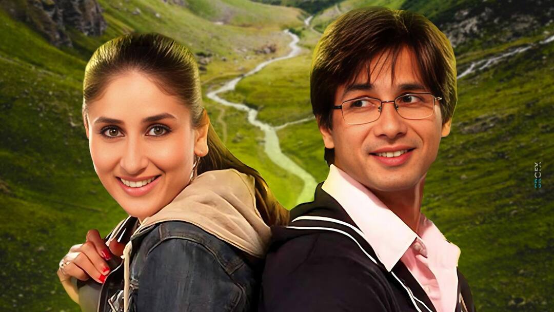 Kareena Kapoor Khan and Shahid Kapoor in one frame during school program of child Shahid-Kareena: দীর্ঘদিন পরে এক ফ্রেমে শাহিদ-করিনা, ফিরিয়ে আনলেন 'জব উই মেট' -এর স্মৃতি
