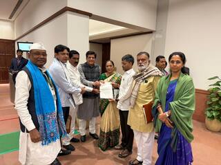 कांद्यावरील निर्यात शुल्क हटवा, महाविकास आघाडीच्या खासदारांचं उपोषण, मंत्री पियूष गोयलांना दिलं पत्र 
