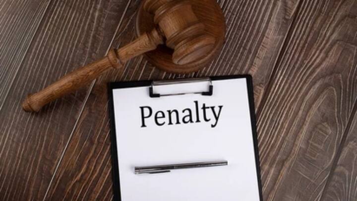 अगर आप इन नियमों का पालन नहीं करते हैं. तो न सिर्फ आपको भारी जुर्माना देना पड़ेगा. बल्कि आपको जेल तक की सजा हो सकती है. अगर आप शराब के ज्यादा शौकीन है. तो दिल्ली से ले जाने की बजाए नोएडा से ही खरीद लें.