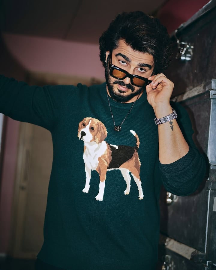 अर्जुन कपूर ने अपना दर्द बयां करते हुए कहा कि, ‘लोग चाहते थे कि मैं फेल हो जाऊं. कई बार उनके रिएक्शन मेरे सरनेम को लेकर भी आए हैं. इसके अलावा वो मेरी पर्सनल लाइफ और जो मेरी फिल्में नहीं चली, उनपर भी बहुत बोलते हैं’