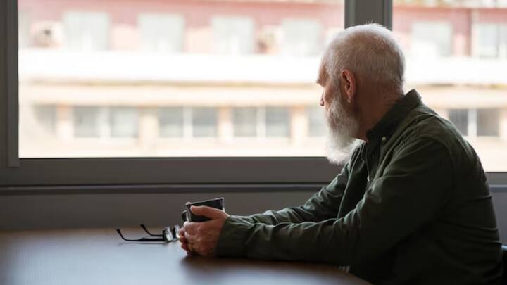 इसके बाद डॉक्टर सूजन और उससे बाहर निकल रहे तरह पदार्थ की जांच करते हैं, लेकिन उन्हें कुछ नहीं मिलता. जिसके बाद डॉक्टर्स लोअर बॉडी का एक्स-रे कराते हैं जिसमें पता लगता है कि शख्स के प्राइवेट पार्ट में हड्डी निकल आई है.