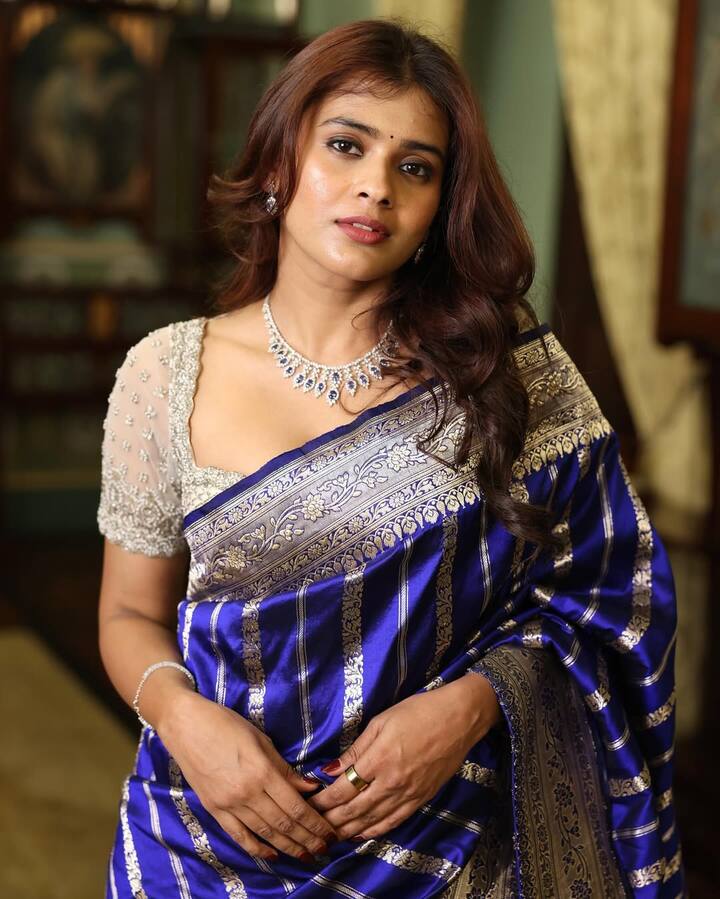 గ్లామర్ రోల్స్ హెబ్బా పటేల్ కు అప్పుడప్పుడు వస్తున్నాయి. వాటితోపాటు పెర్ఫార్మెన్స్ ఓరియంటెడ్ రోల్స్ కూడా ఆవిడ చేస్తున్నారు. (Image Courtesy: ihebahp / Instagram)
