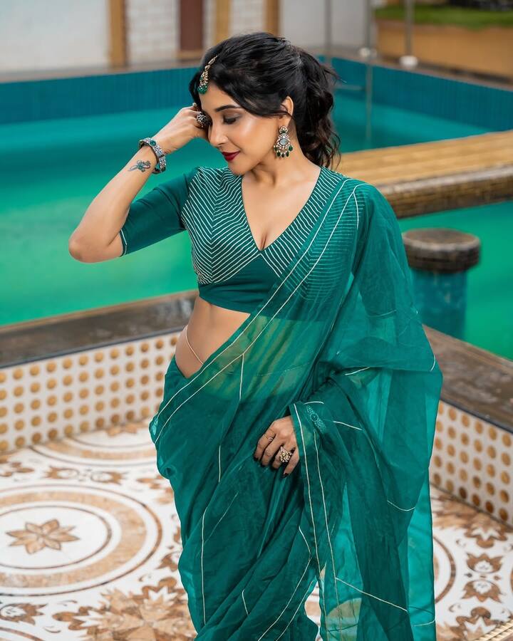 அந்த சமயத்தில் தான், சூப்பர் ஸ்டார் ரஜினிகாந்த் நடித்த 'காலா' திரைப்படத்தில் ரஜினிகாந்தின் மருமகளாக நடிக்கும் வாய்ப்பு கிடைத்தது. இந்த வாய்ப்பு இவரை தமிழ் ரசிகர்கள் மத்தியில் பரிச்சியமாக்கியது.