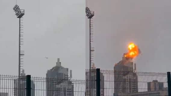 Kazan Drone Attack: रूस के कजान में 9/11 जैसा हमला, तीन इमारतों पर ड्रोन अटैक Kazan Drone Attack: रूस के कजान में 9/11 जैसा हमला, तीन इमारतों पर ड्रोन अटैक