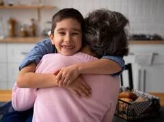 ਜੱਫੀ ਪਾਓ ਖ਼ੁਸ਼ ਰਹੋ ! ਸਰੀਰਕ ਤੇ ਮਾਨਸਿਕ ਸਿਹਤ 'ਚ ਹੋਵੇਗਾ ਸੁਧਾਰ, ਖੋਜ 'ਚ ਖ਼ੁਲਾਸਾ