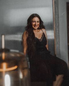 53 की उम्र में ब्लैक डीपनेक गाउन पहन तब्बू ने लगाया ग्लैमर का तड़का, हुस्न देख फैंस की थमी सांसें