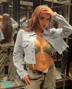 Pooja Bhalekar Photos: પેન્ટનું બટન ખોલી પૂજા ભાલેકરે કેમેરા સામે આપ્યા કિલર પોઝ