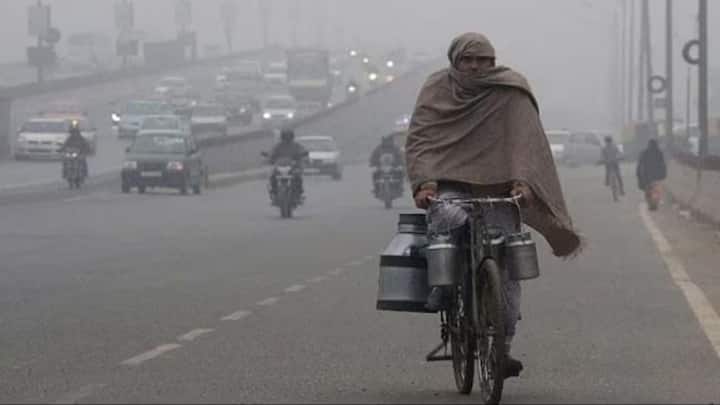 हरियाणा में भी कड़ाके की सर्दी हो रही है.हरियाणा के भिवानी, फरीदाबाद, गुरूग्राम, हिसार, करनाल समेत कई जिलों में शीतलहर का अलर्ट जारी किया गया है.