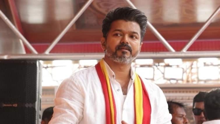 TVK Vijay Released 2nd List of District Secretaries Containing 19 Members TVK District Secretaries 2nd List: தவெக 2-ம் கட்ட மாவட்ட செயலாளர்கள் லிஸ்ட் இதோ... வெள்ளி நாணயத்துடன் பொறுப்பை வழங்கிய விஜய்...