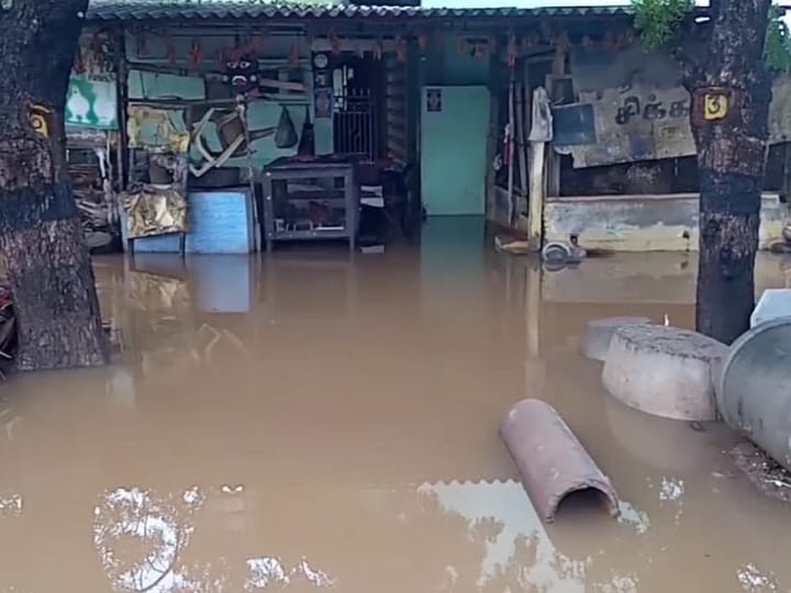 கரூரில் கொட்டித்தீர்த்த கனமழை; வீடுகளை சூழ்ந்த நீரால் மக்கள் பாதிப்பு