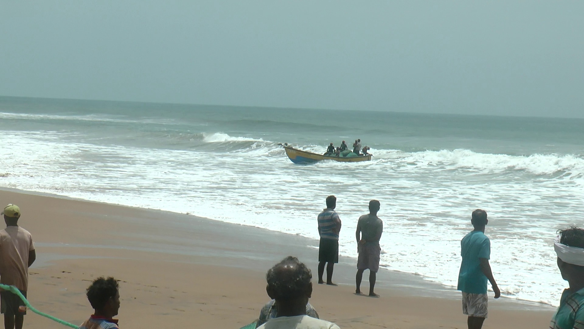 Srikakualam fisher Men: సొంతూరిలో ఉపాధి లేదు- వలస వెళ్తే వస్తారో రారో తెలీదు- మత్స్యకారుల 