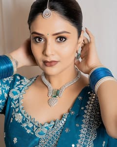Sreemukhi : నీలి రంగు లెహెంగాలో మెరిసిపోతున్న శ్రీముఖి!