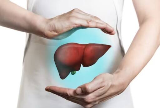 ફેટી લીવરને કારણે સ્નાયુઓમાં દુખાવો અને નબળાઈ થઈ શકે છે. ફેટી લીવરના દર્દીઓને પગ કે હાથમાં પણ સોજો આવી શકે છે.