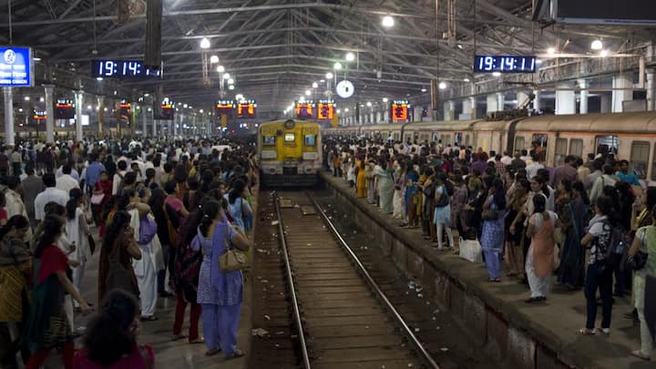 ऐसे में लोगों को कई बार परेशानी का सामना करना पड़ता है. लेकिन आज हम आपको ऐसे कोटे के बारे में बताने जा रहे हैं. जिसमें अप्लाई करने के बाद आपकी टिकट पक्के तौर पर कन्फर्म हो जाती है. चलिए जानते हैं इस कोटे के बारे में.