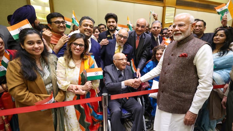 PM Narendra Modi Kuwait Visit keeps Promise made on X to Grand Daughter of EX IFS Officer Mangal Sain Handa पीएम मोदी ने निभाया वादा, 101 साल के पूर्व IFS अफसर से की कुवैत में मुलाकात
