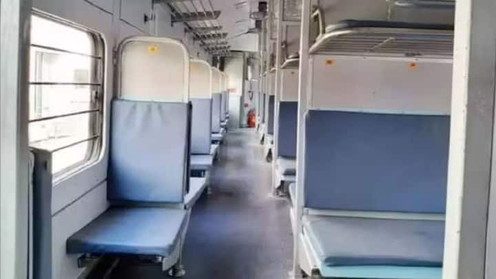 इसके बाद रेलवे स्टेशन जाकर इसके लिए आवेदन करना होता है. आपको अपनी इमरजेंसी की जानकारी देनी होती और उसके लिए जरूरी दस्तावेज करने होते हैं. उसके बाद आपको इस कोटे के तहत कन्फर्म सीट दी जाती है.