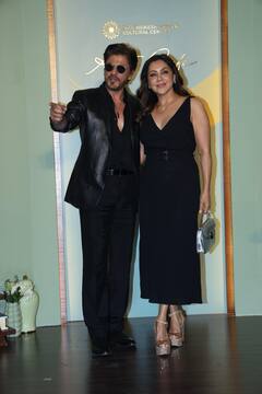 NMACC Arts Cafe Preview Night: शाहरुख खान ने वाइफ गौरी संग की ब्लैक में ट्विनिंग, कैटरीना से माधुरी तक ने लुक से लगाए चार चांद, देखें तस्वीरें