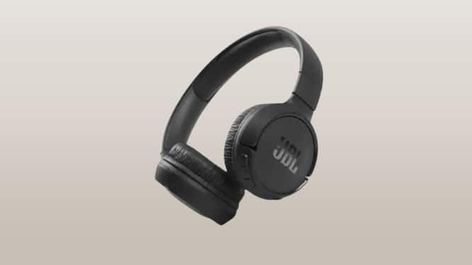 JBL Tune 510BT, On Ear Wireless Headphones with Mic: This is a headphone with wireless connectivity, which will have Bluetooth 5.0 connectivity. This headphone comes with quick charging support and has a playtime of up to 40 hours. This black colored headphone has been given color options like blue, rose pink and white. You can buy this headphone from Amazon for Rs 2,499.